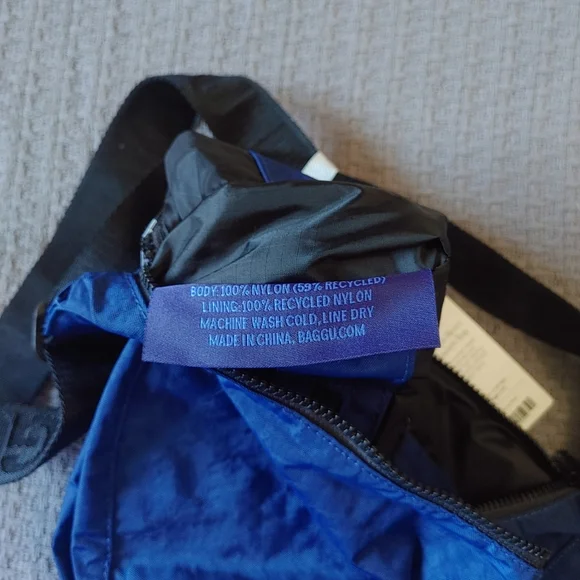 BAGGU Medium Crescent Bag in Marine Blue - Picture 7 of 11